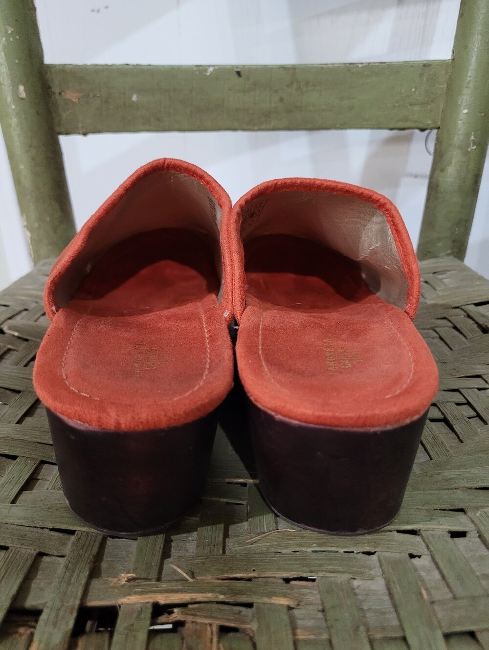 Lands' End Pumpkin Dark Orange Suede Slip-On Clogs With Decorative Brads Size 8 - Picture 5 of 8